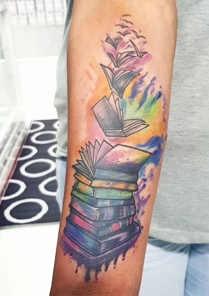 tatuaje de libro acuarelas watercolor