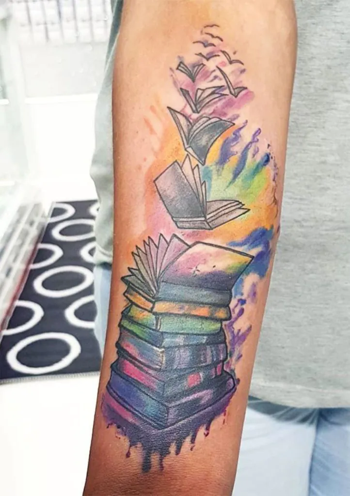 tatuaje de libro acuarelas watercolor