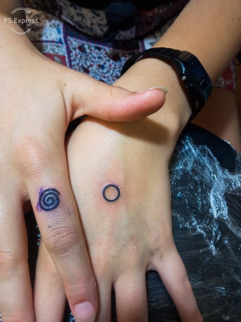tatuajes en los dedos