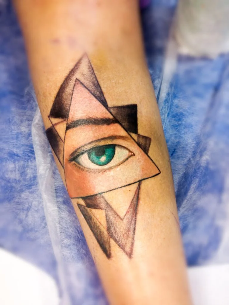 Tatuaje de ojo de Jesús