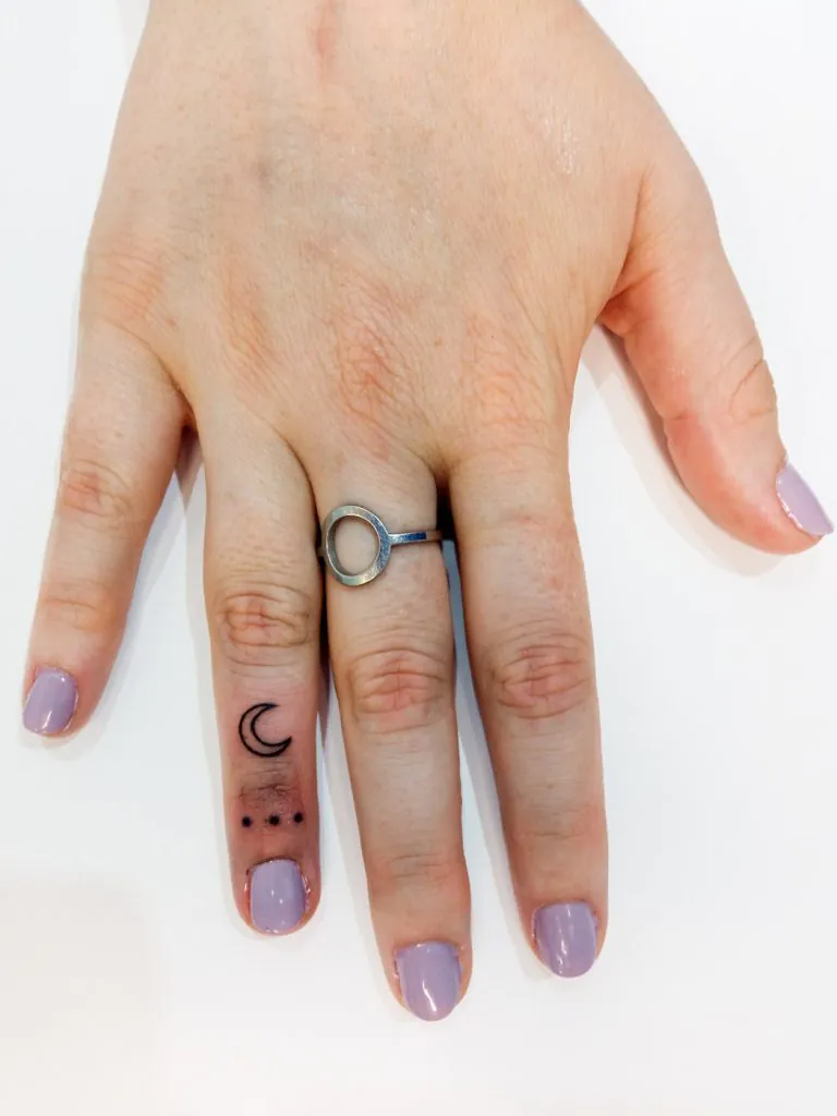 tatuajes en los dedos