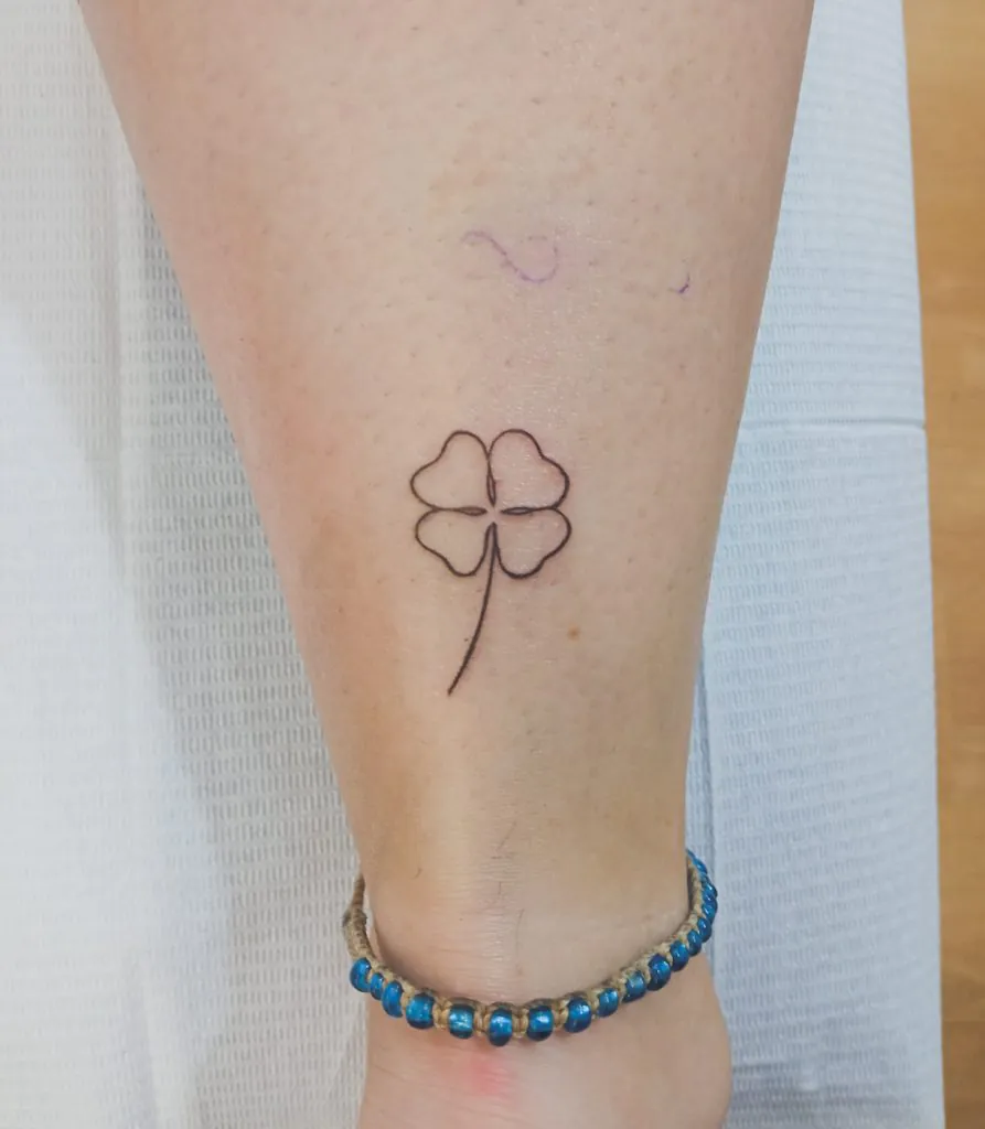 tatuajes estilo linea fina