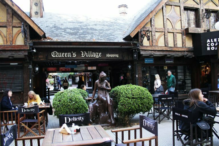 Tatuajes-y-piercings-en-San-Isidro-antu tattoo Queens Village galería de madera-