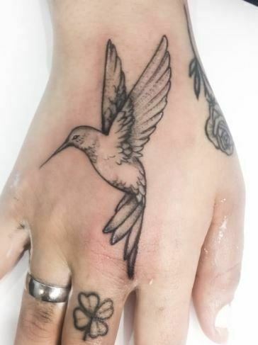 tatuaje de colibrí
