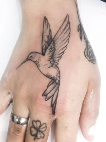 tatuaje de colibrí