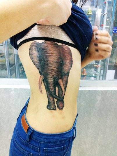 tatuaje de elefante realista