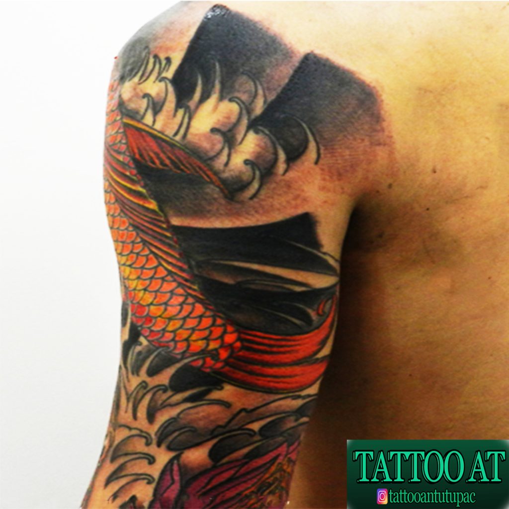 tatuaje manga pez koi