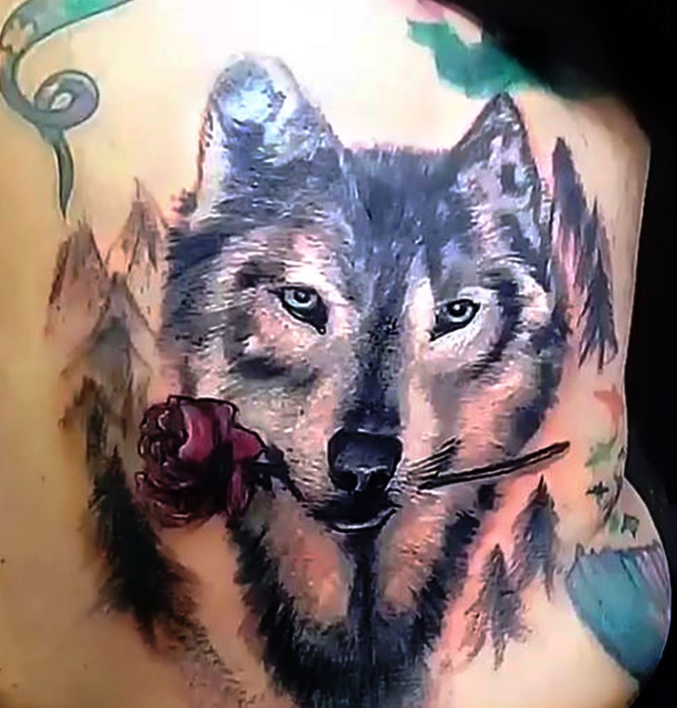 tatuaje de lobo realista