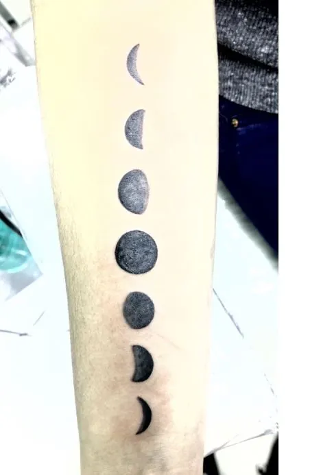 tatuaje de lunas