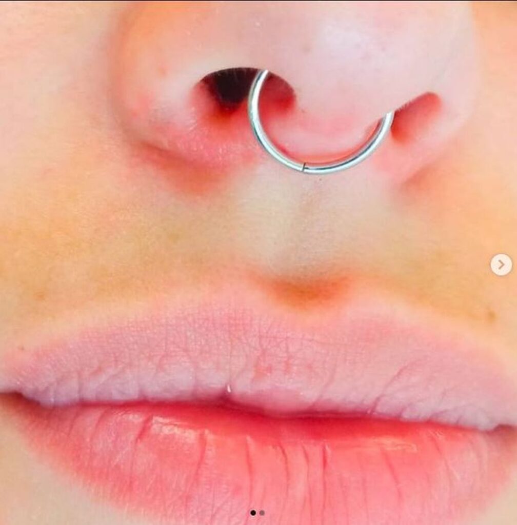 piercing septum con argollita sin fin