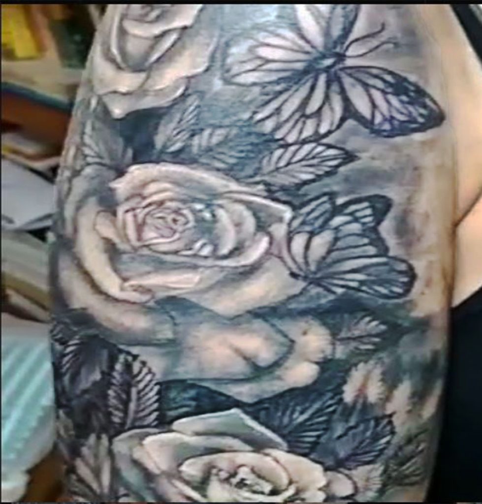 tatuaje crucifijo rosario tatuaje blackwork