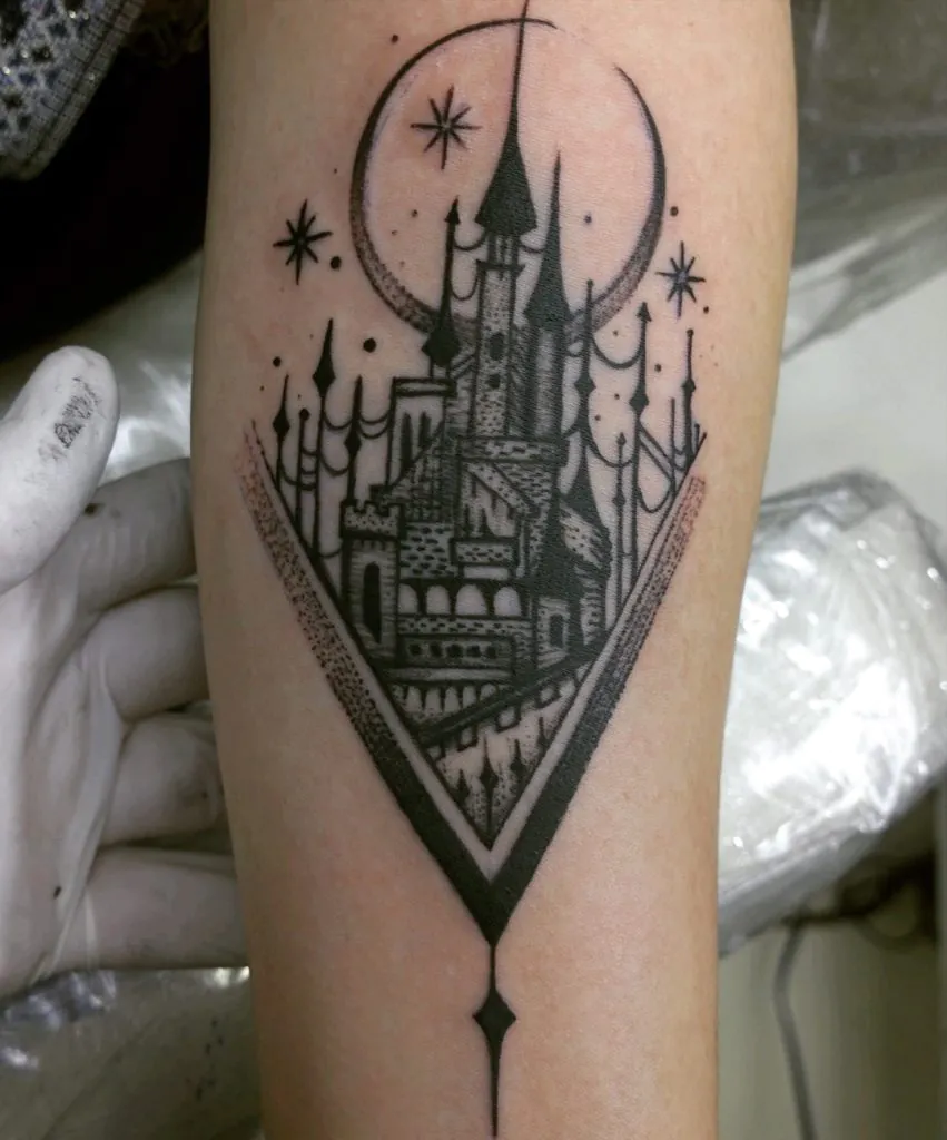 tatuaje de castillo estilo geometría