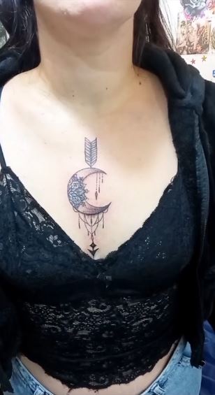 tatuaje de geometría pecho