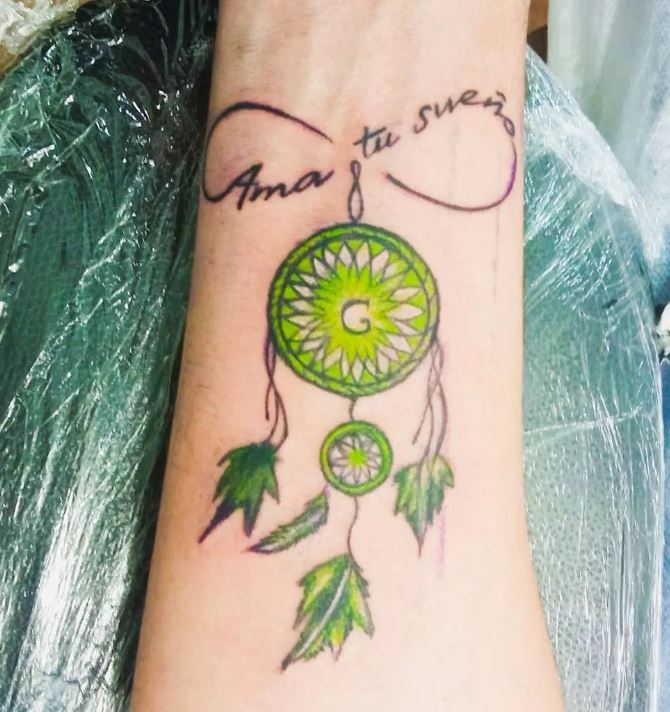 tatuaje de mandala estilo atrapasueños