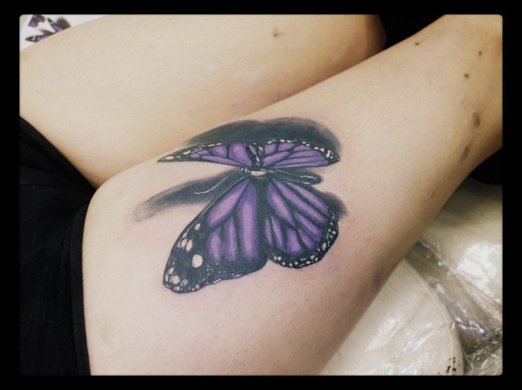 tatuaje de mariposa realista