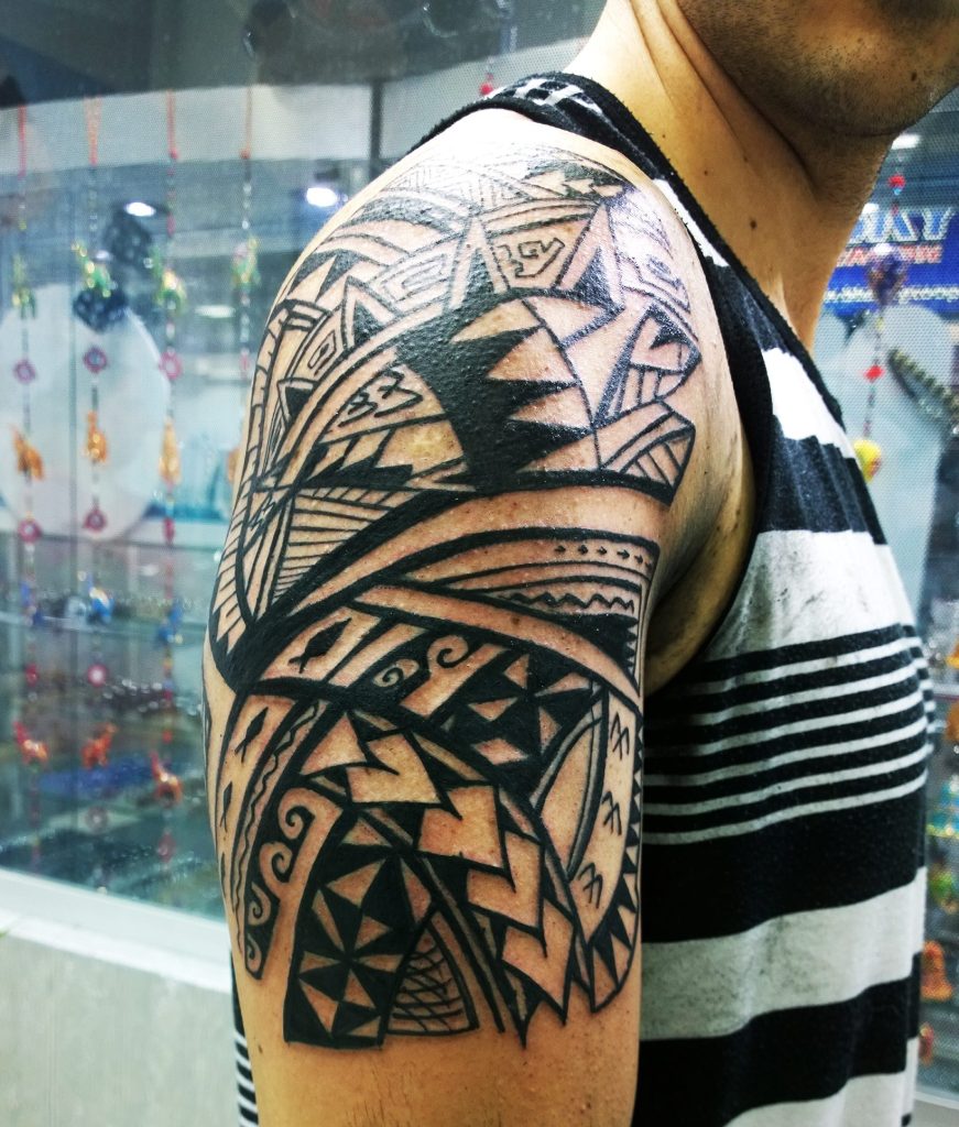 tatuaje estilo maorí