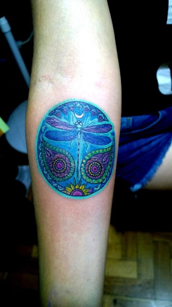 tatuaje de mandala estilo geometríco