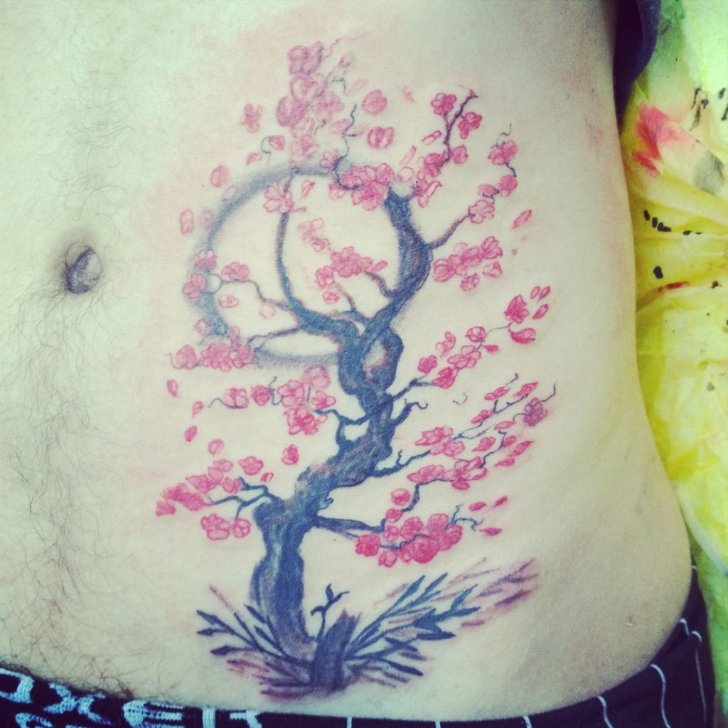 tatuaje de arbol de cerezos
