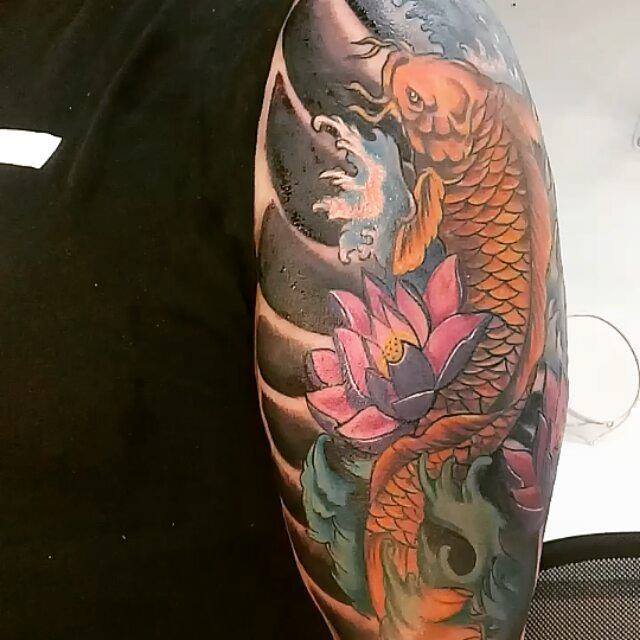 tatuaje estilo oriental pez Koi neo oriental